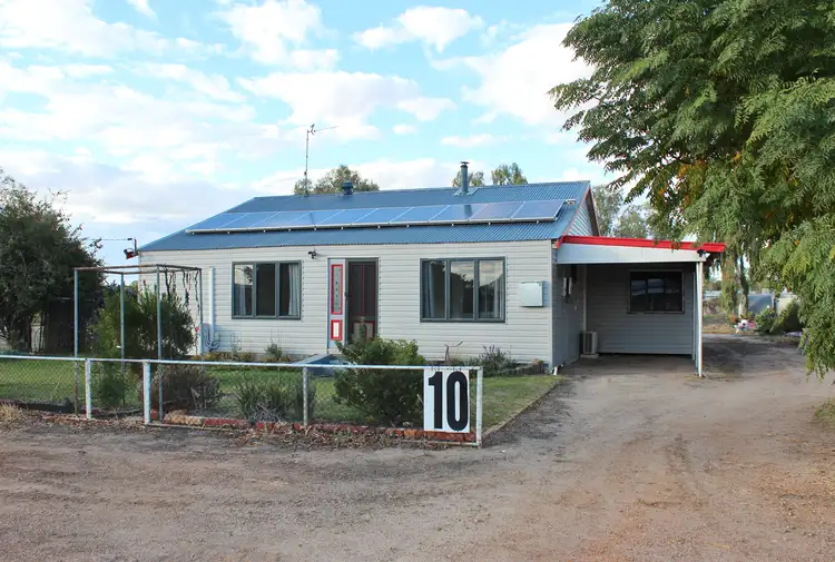 10 Byfield St, Meckering WA 6405