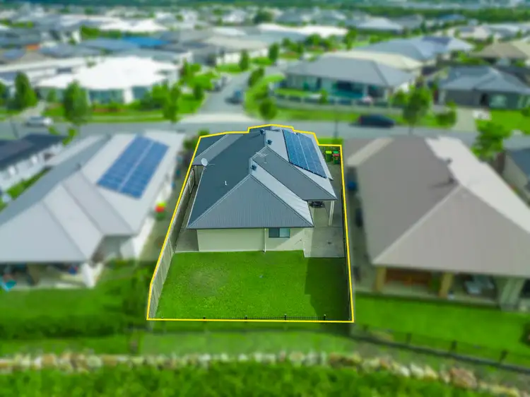 13 Whitsunday Circuit, Pimpama QLD 4209