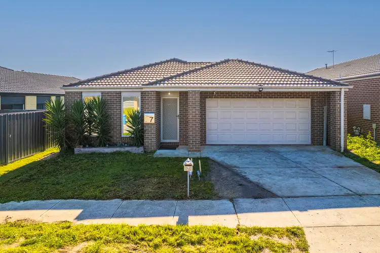 7 Genevieve Circuit, Cranbourne East VIC 3977