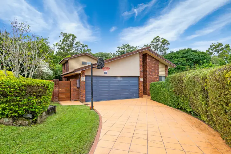 37 Evans Drive, Benowa QLD 4217