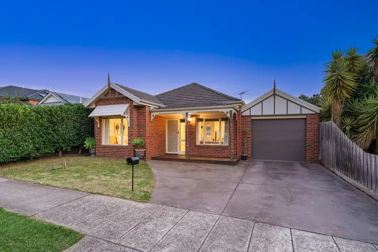 105 Hutchinson Drive, Lynbrook VIC 3975