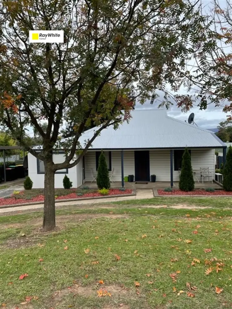 92 Russell Street, Tumut NSW 2720