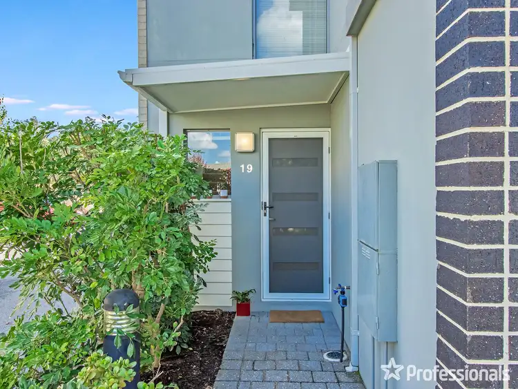 Main view of Homely townhouse listing, 19/2 Louvre Way, Baldivis WA 6171