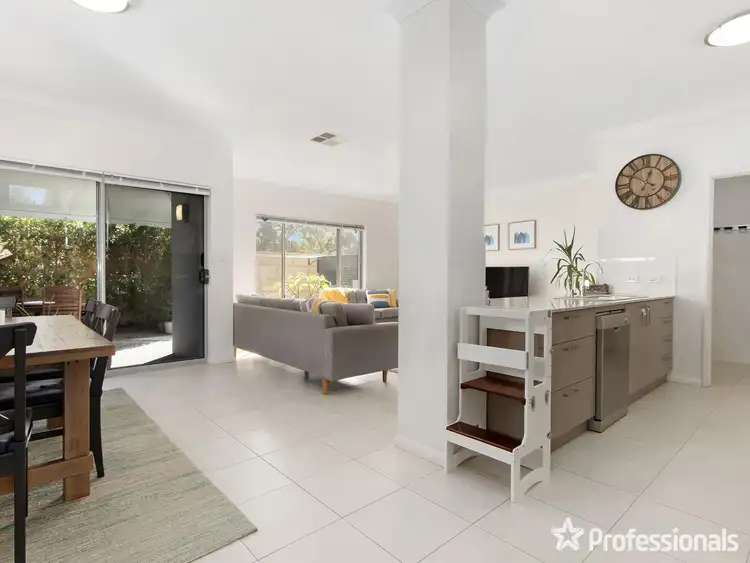 Sixth view of Homely townhouse listing, 19/2 Louvre Way, Baldivis WA 6171