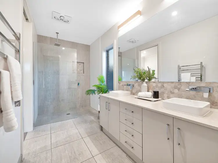 Fifth view of Homely house listing, 14 Fintona Crescent, Cranbourne West VIC 3977