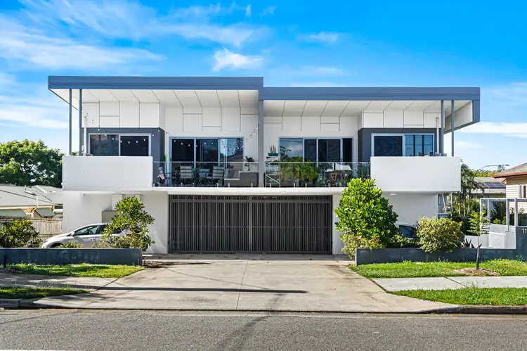 11 Dickenson Street