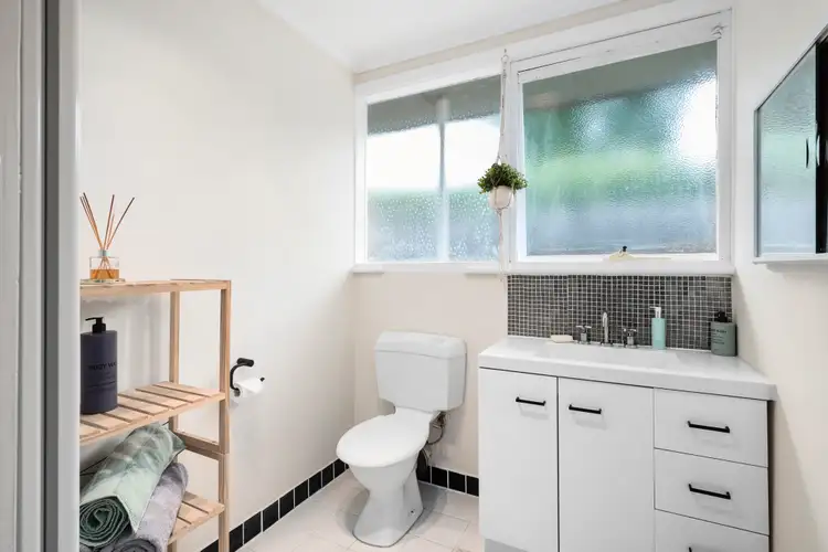 Fifth view of Homely unit listing, 2/129 Barrabool Road, Highton VIC 3216