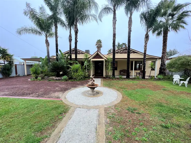 100 Edwardes Street, Deniliquin NSW 2710