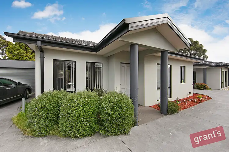 2/2 Johnston Avenue, Eumemmerring VIC 3177