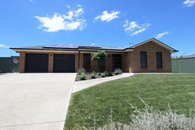 8 Governors Parade, Windradyne NSW 2795