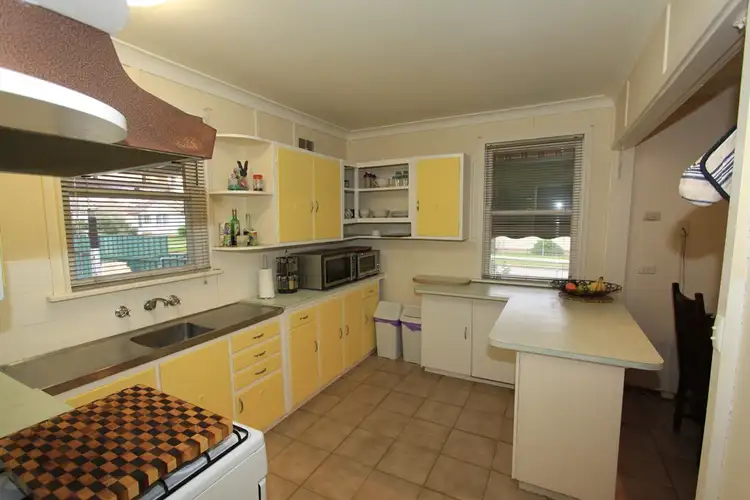 Fifth view of Homely house listing, 8 Tarakan Avenue, Ashmont NSW 2650