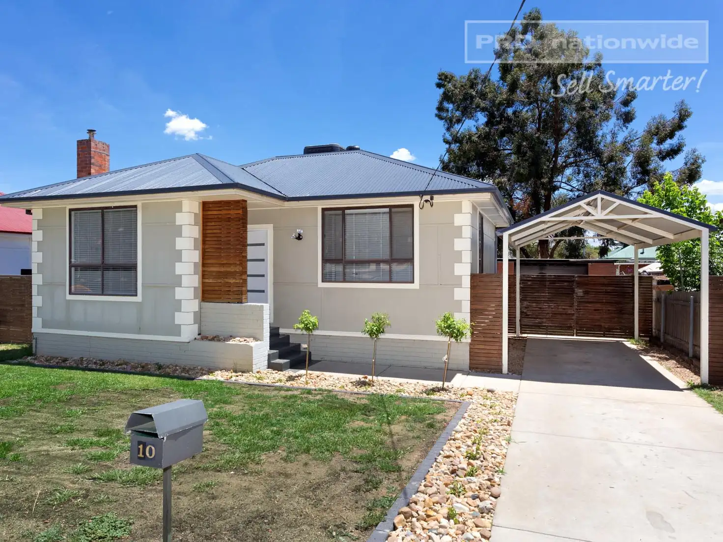 Main view of Homely house listing, 10 Mount Austin Avenue, Mount Austin NSW 2650