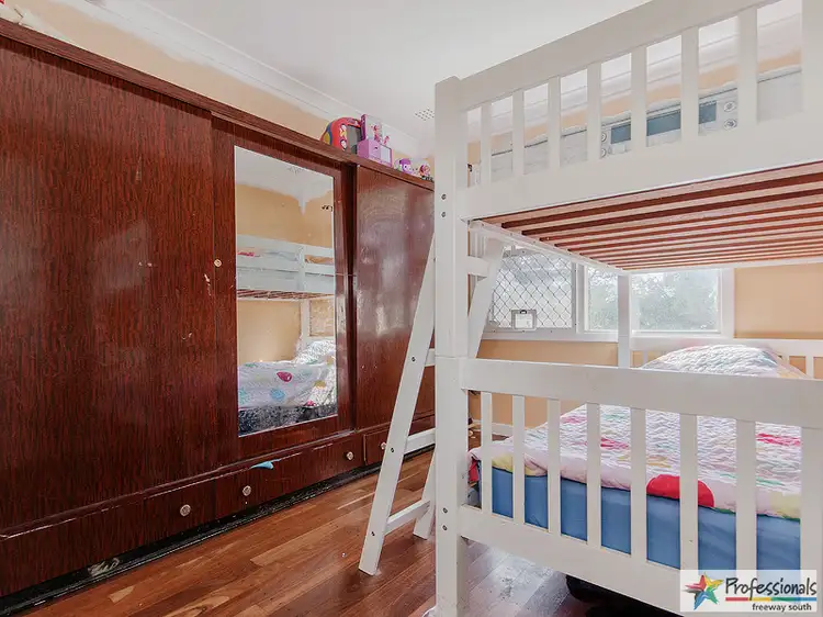 Fifth view of Homely house listing, 6 Prescott Place, Orelia WA 6167