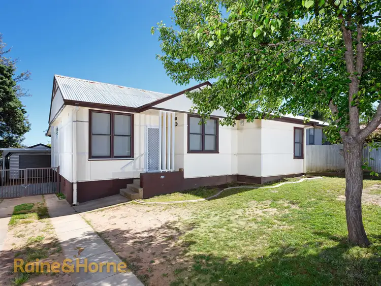 12 Spooner Ave, Mount Austin NSW 2650