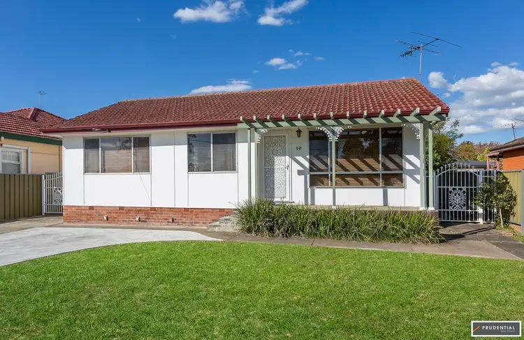 10 Cedric Street, Macquarie Fields NSW 2564