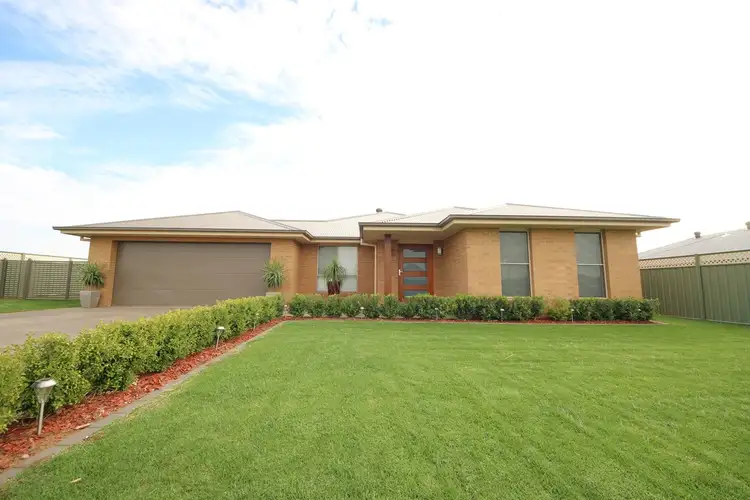 32 Holmwood Drive, Dubbo NSW 2830