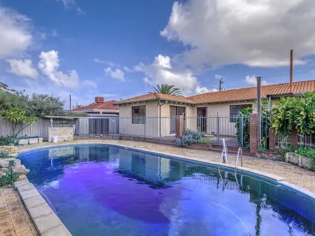 17 Meadowbrook Drive, Parkwood WA 6147