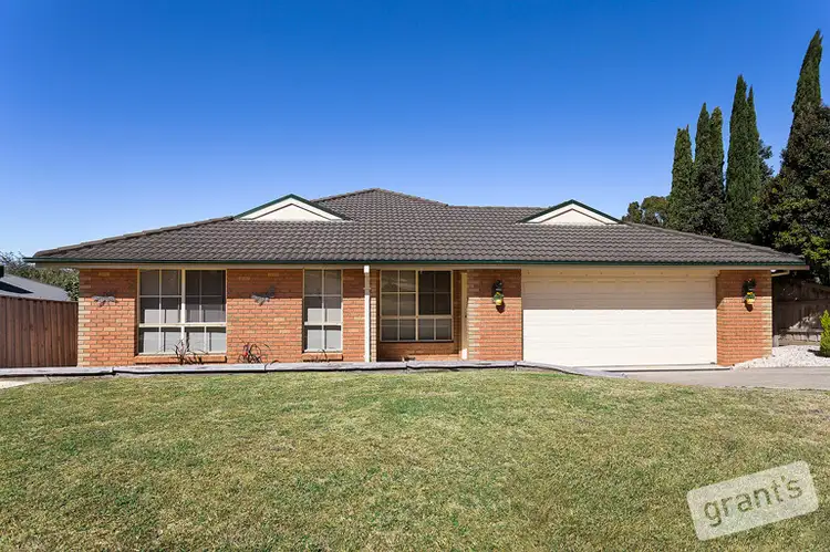 10 Pioneers Crescent, Pakenham VIC 3810