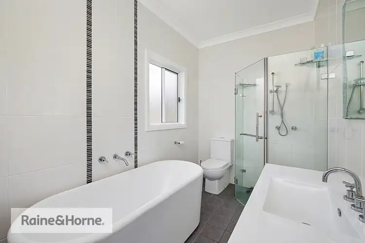 18 Dorothy Avenue, Woy Woy NSW 2256