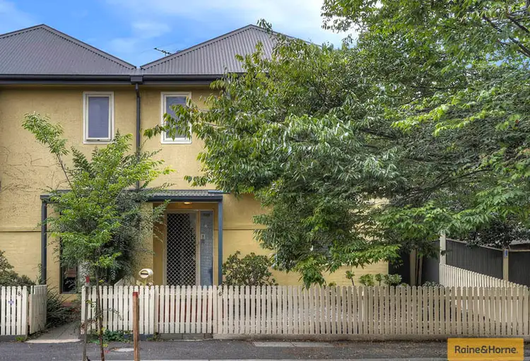 6 Smorgon Square, Kensington VIC 3031