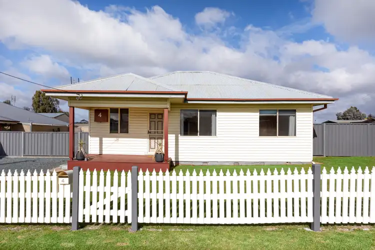 4 Lawson Road, Temora NSW 2666