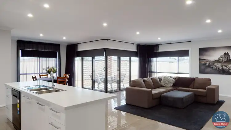 Fifth view of Homely house listing, 10 Tobourie Street, Kialla VIC 3631