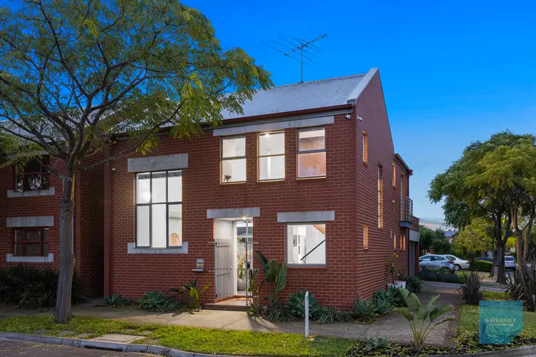 9 Fetcham Lane, Caroline Springs VIC 3023