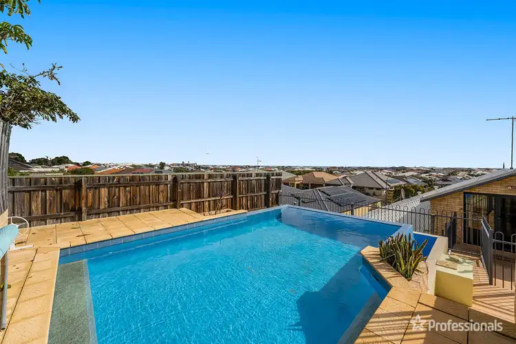 7 Zinnia Lane, Halls Head WA 6210