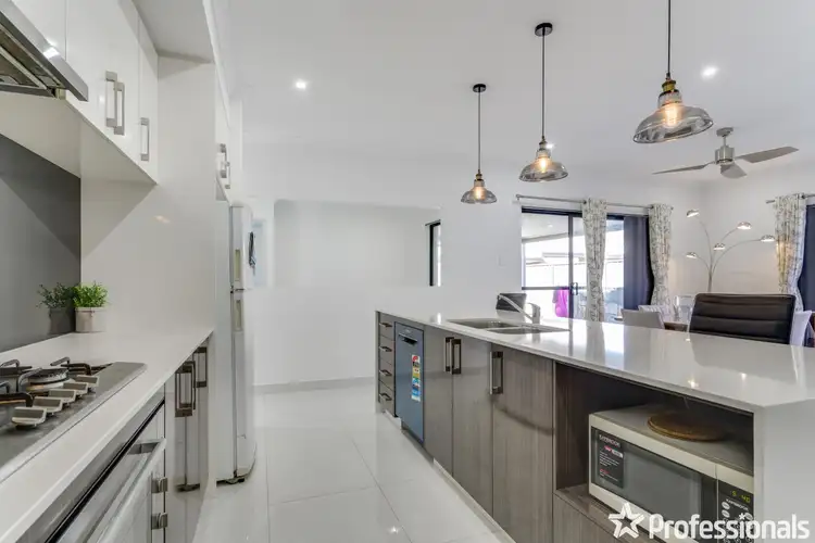 Fourth view of Homely house listing, 2 Willowdale Promenade, Piara Waters WA 6112