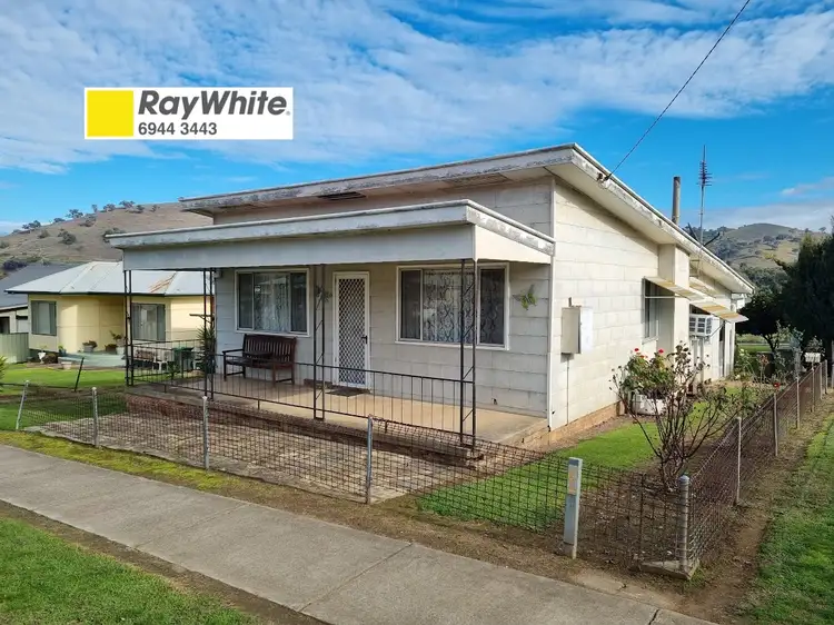 62 West Street, Gundagai NSW 2722