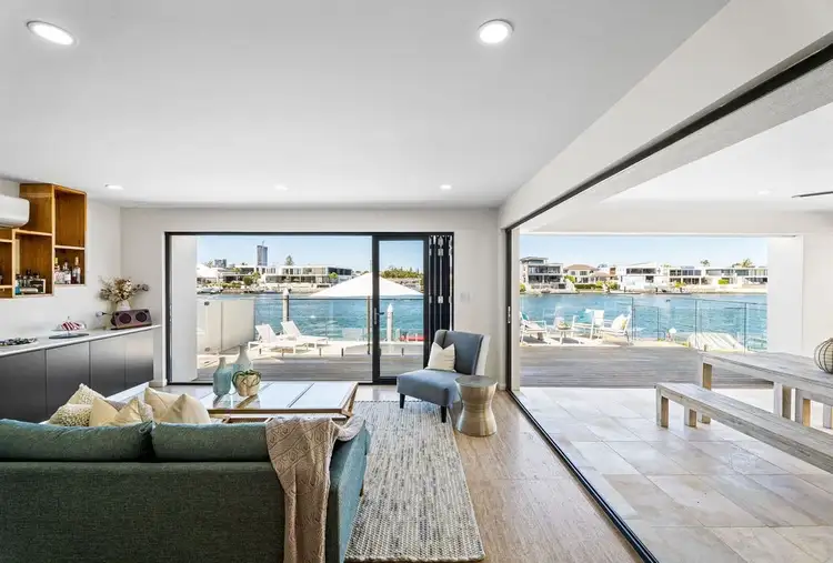 114 Amalfi Drive, Isle Of Capri QLD 4217