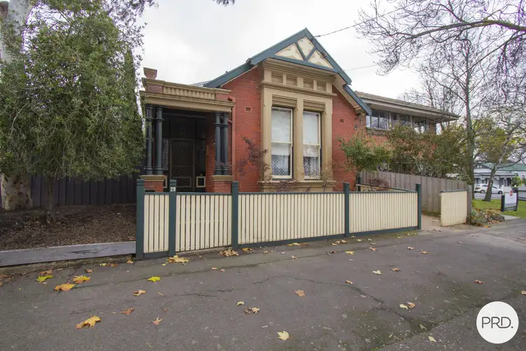 29 Lyons Street North