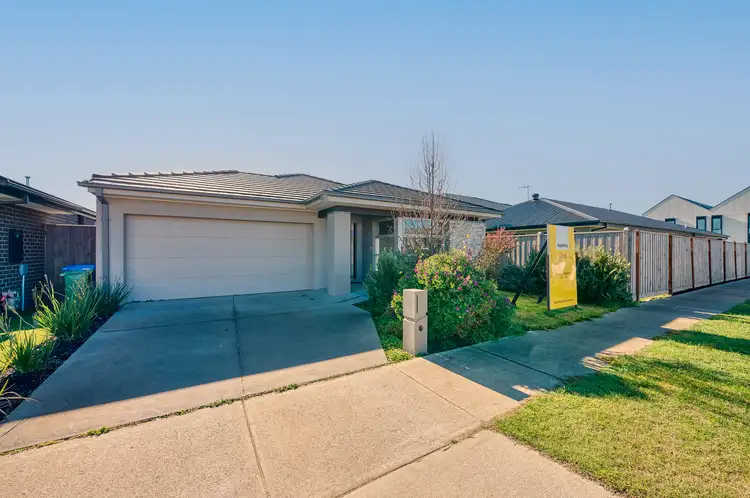 5 Panther Cl, Clyde North VIC 3978