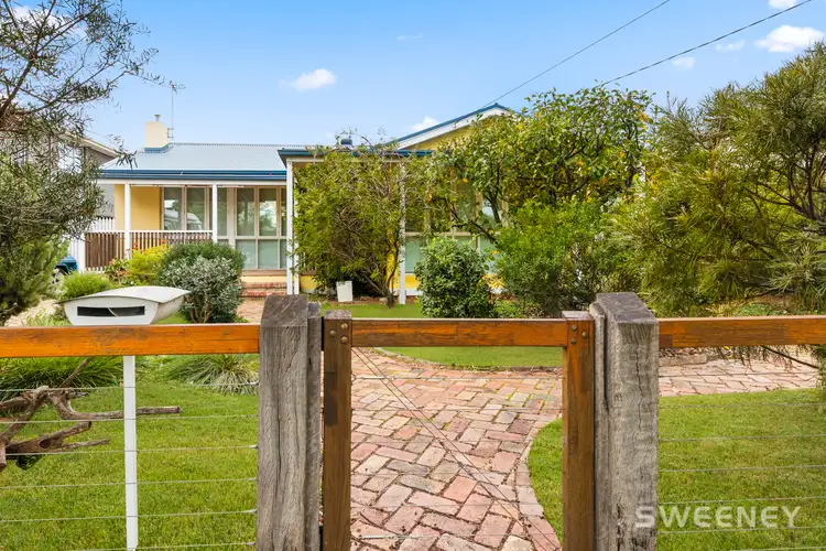 8 Karingal Street, Altona VIC 3018