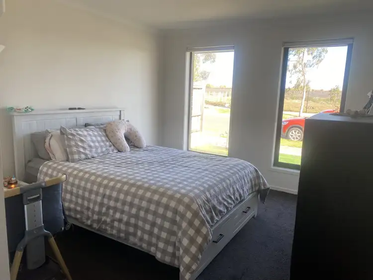 Third view of Homely house listing, 33 SHOWBRIDGE WAY, Werribee VIC 3030