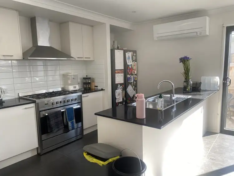 Fifth view of Homely house listing, 33 SHOWBRIDGE WAY, Werribee VIC 3030