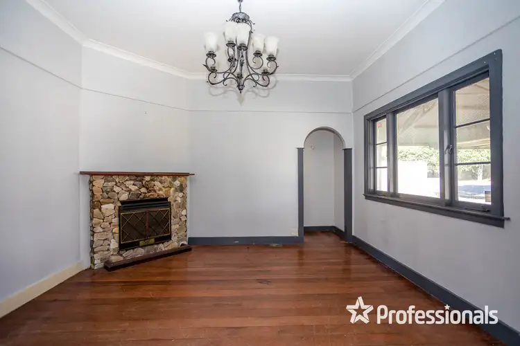 15 Seventh Road, Armadale WA 6112