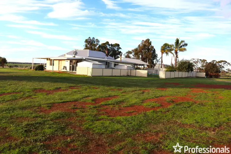 512 Ballaying Road West, Gundaring WA 6315