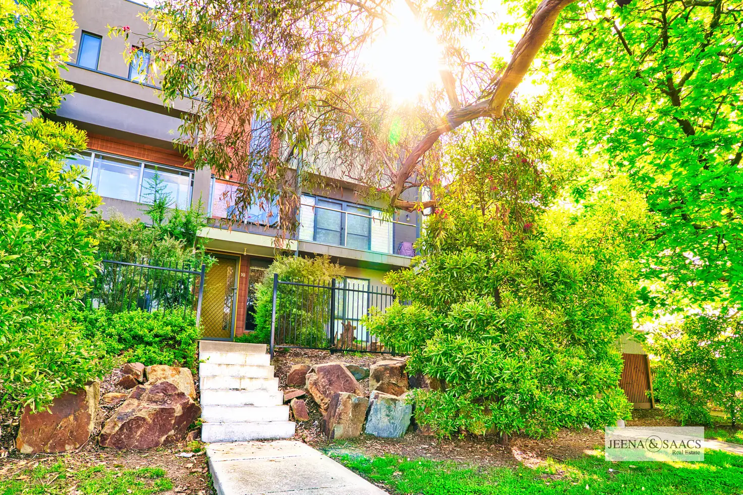 Main view of Homely townhouse listing, 10 English Close, Mooroolbark VIC 3138