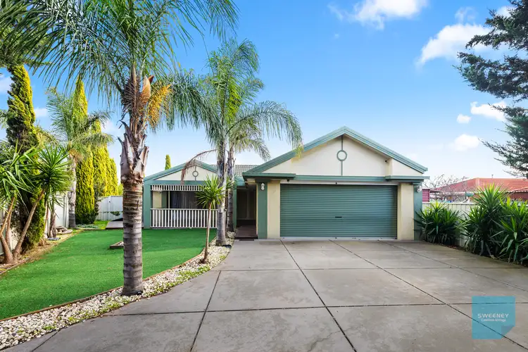 19 Elphinstone Way, Caroline Springs VIC 3023