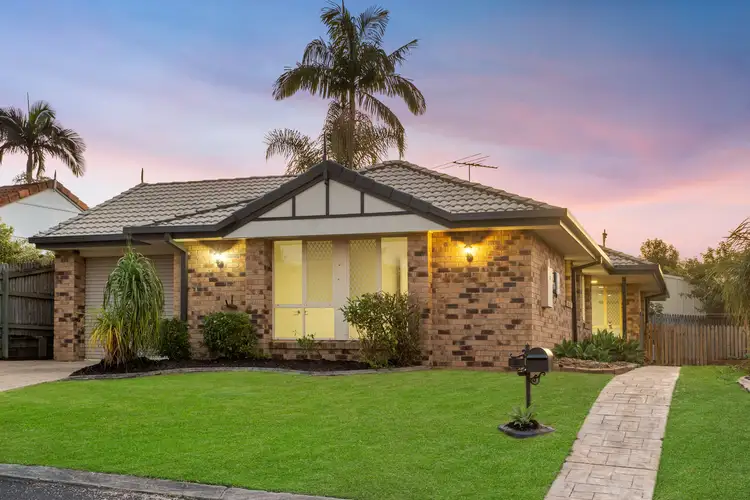 16 Stretton Court, Heritage Park QLD 4118