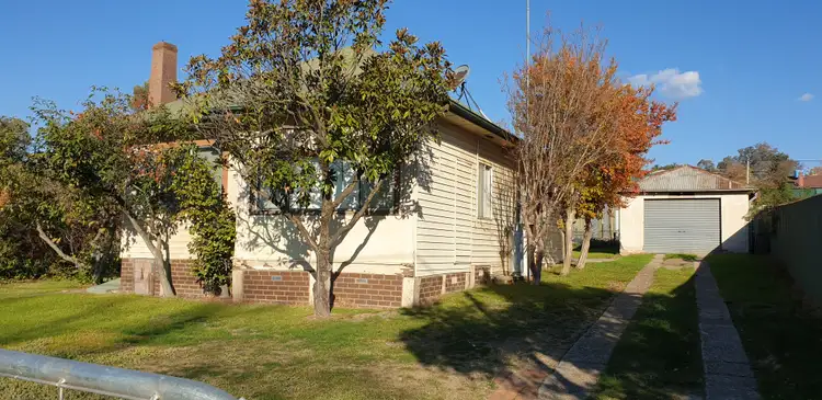60 Adelong Road, Tumut NSW 2720