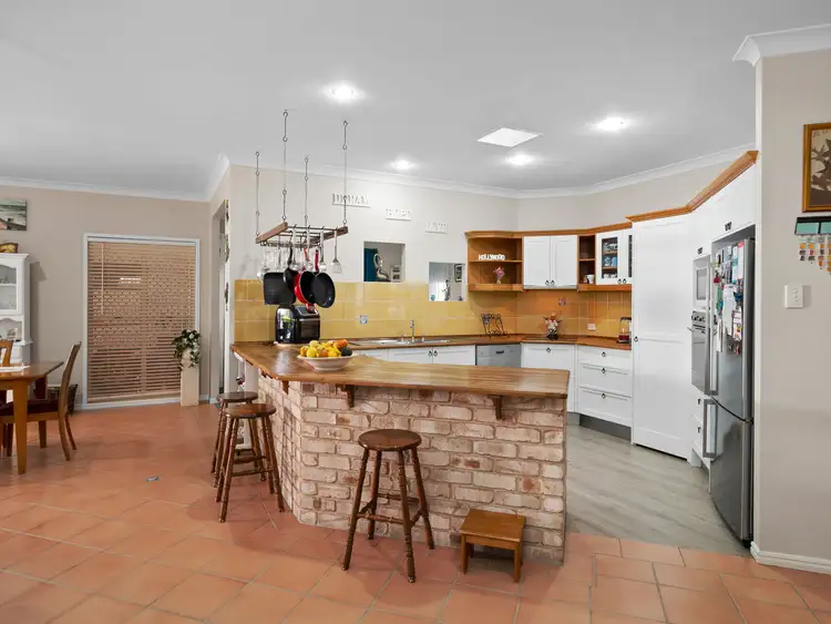 Fifth view of Homely house listing, 2 Gemma Court, Capalaba QLD 4157