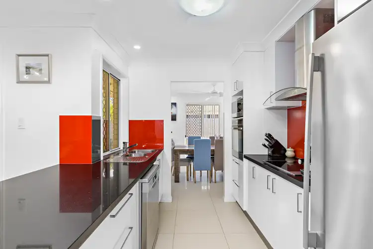 11 Pamela Street, Wynnum West QLD 4178