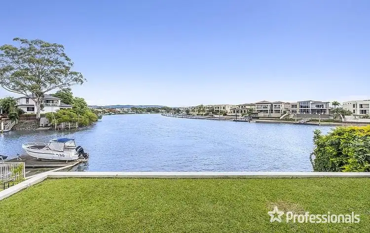 20 River Crescent