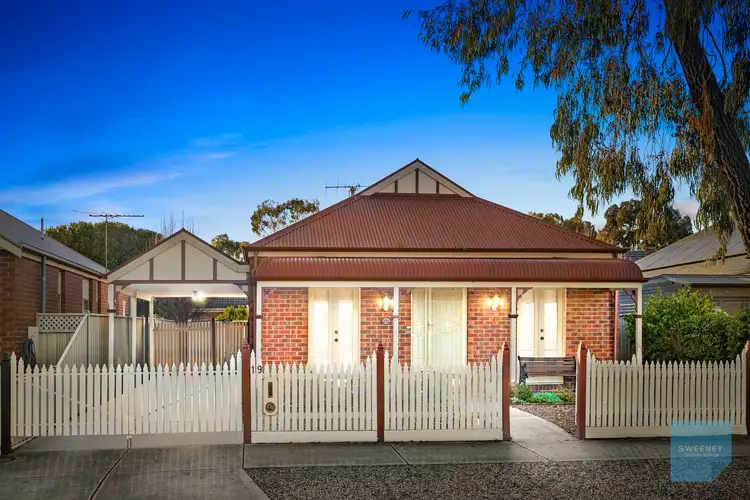 19 Macedon Close, Caroline Springs VIC 3023