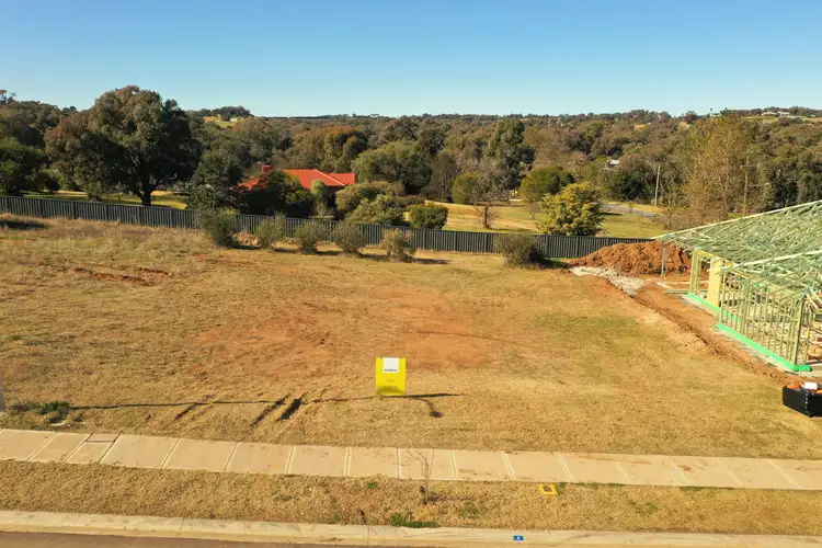 4 Nellee Place, Young NSW 2594