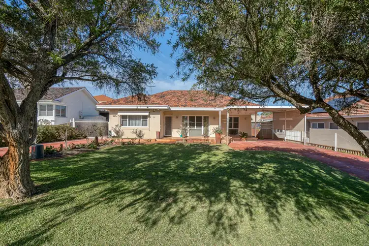 42 Davy Street, Alfred Cove WA 6154