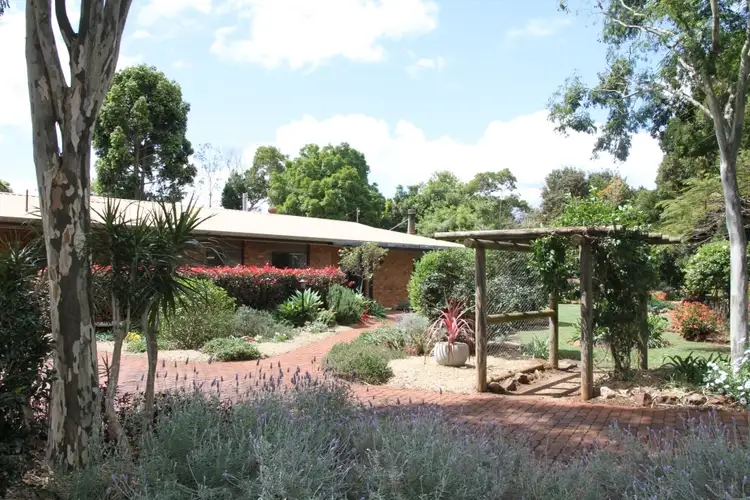 16 Grant Ave, Kingaroy QLD 4610
