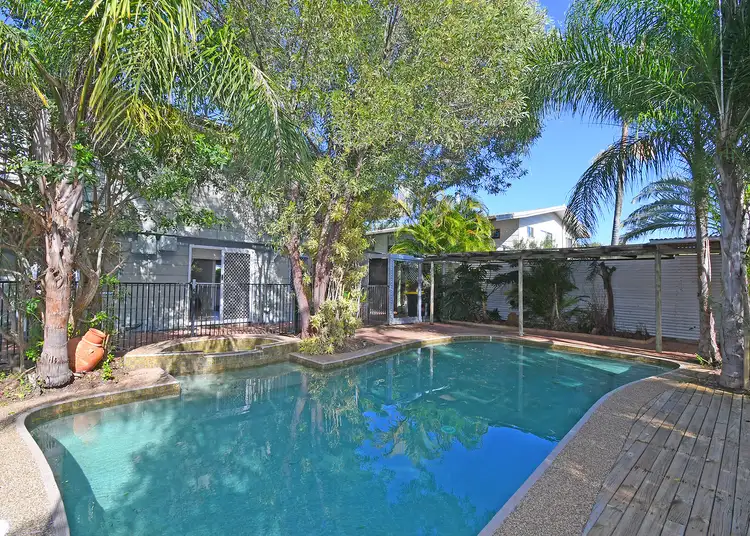 73 Lauren Street, Urangan QLD 4655